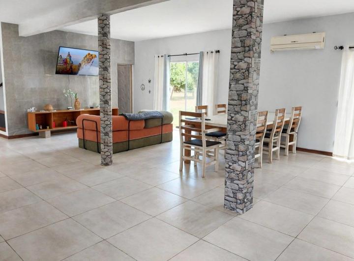 Casa · 240m² · 5 Ambientes · 3 Cocheras