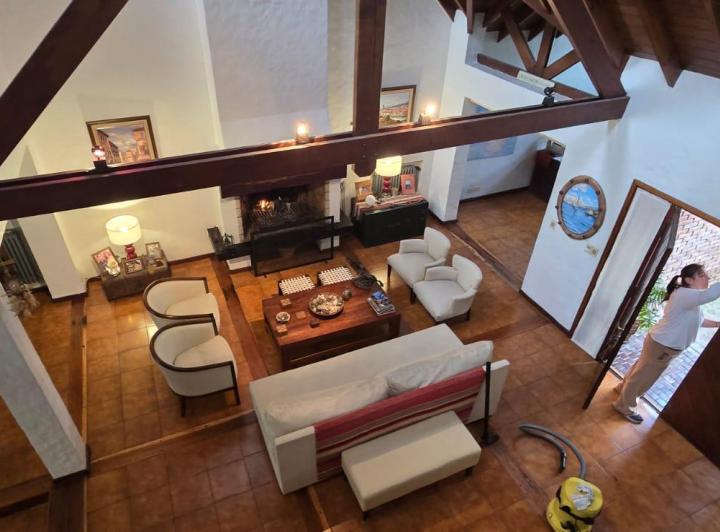 Casa · 269m² · 6 Ambientes · 4 Cocheras