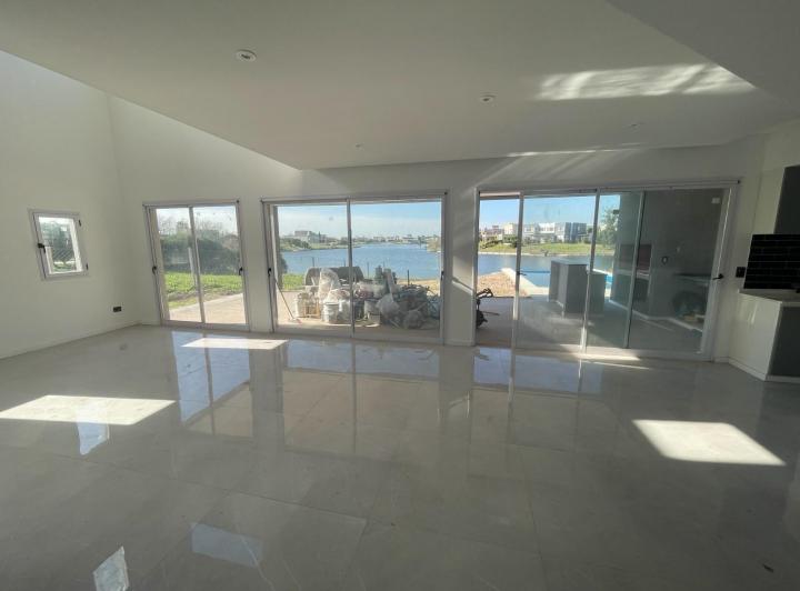 Casa · 220m² · 6 Ambientes · 2 Cocheras