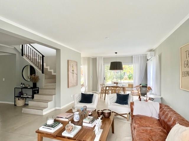 Casa · 240m² · 6 Ambientes · 1 Cochera