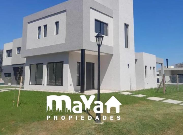 Casa · 194m² · 5 Ambientes · 2 Cocheras
