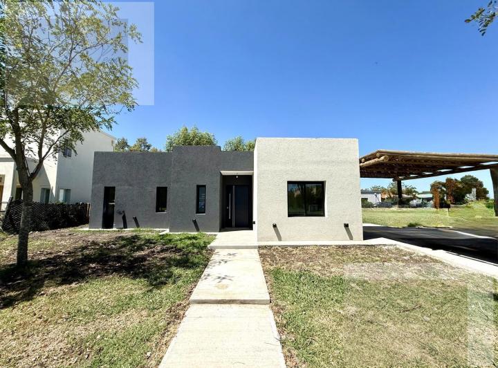 Casa · 153m² · 5 Ambientes · 2 Cocheras