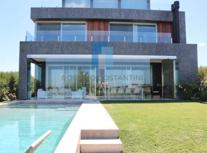 Casa · 415m² · 5 Ambientes · 2 Cocheras