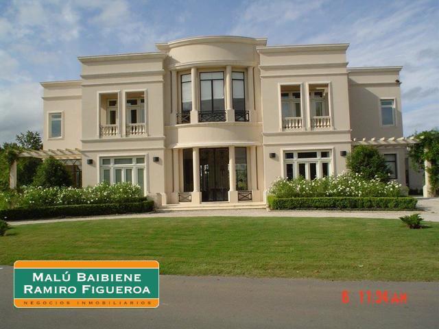 Casa · 495m² · 11 Ambientes · 2 Cocheras