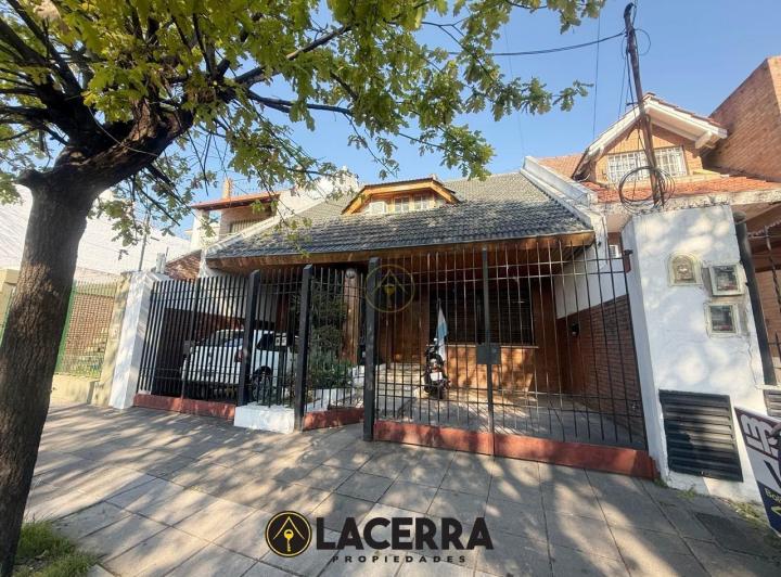 Casa · 250m² · 5 Ambientes · 2 Cocheras