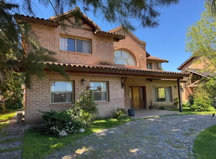 Casa · 229m² · 6 Ambientes