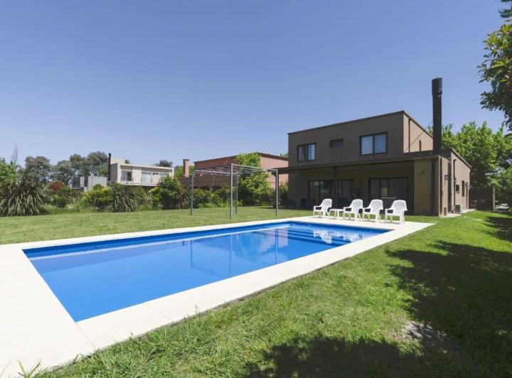 Casa · 280m² · 5 Ambientes · 1 Cochera