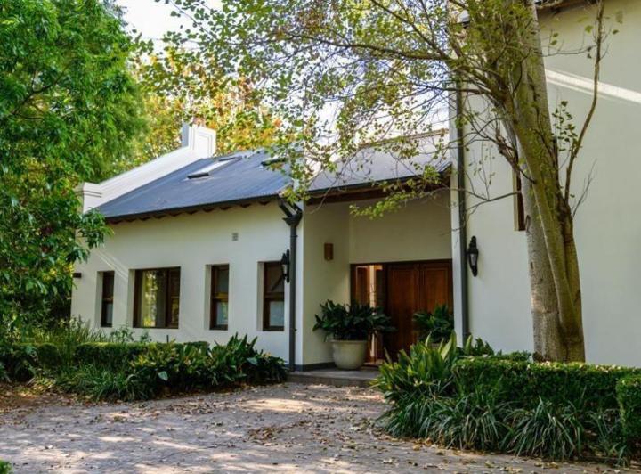 Casa · 300m² · 5 Ambientes · 3 Cocheras
