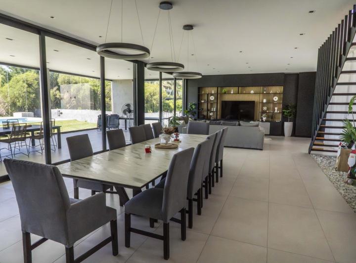Casa · 500m² · 6 Ambientes · 4 Cocheras