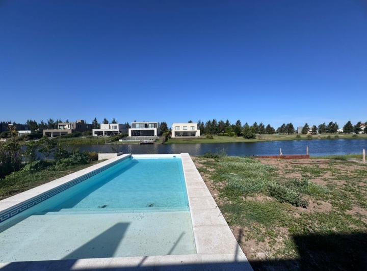 Casa · 160m² · 5 Ambientes · 1 Cochera