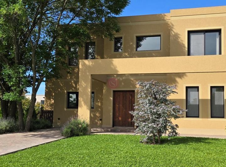 Casa · 264m² · 6 Ambientes · 2 Cocheras