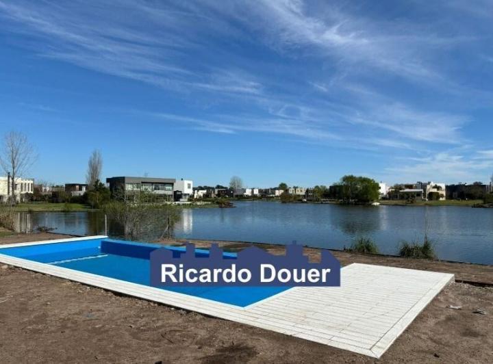 Casa · 250m² · 5 Ambientes · 1 Cochera