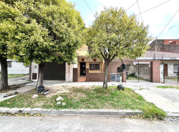 Casa · 246m² · 5 Ambientes · 2 Cocheras