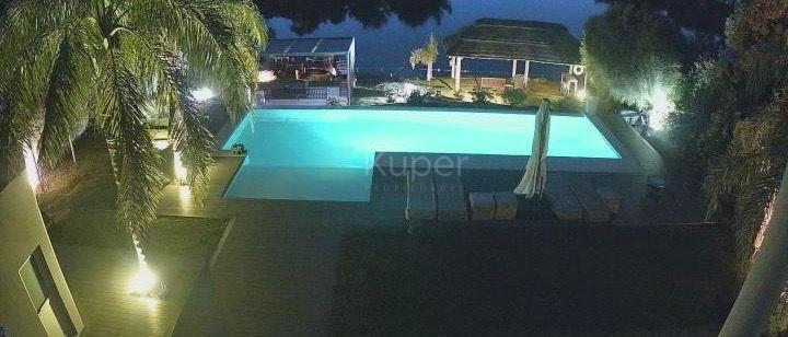 Casa · 310m² · 6 Ambientes · 2 Cocheras
