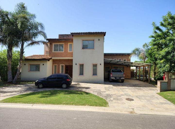Casa · 277m² · 6 Ambientes · 2 Cocheras