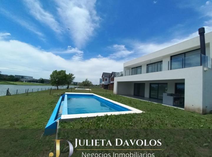 Casa · 250m² · 6 Ambientes · 2 Cocheras