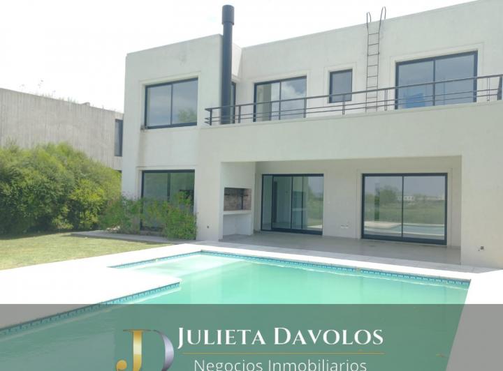 Casa · 240m² · 7 Ambientes · 2 Cocheras