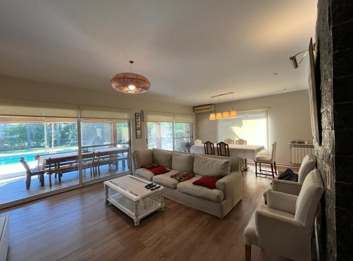 Casa · 188m² · 5 Ambientes · 2 Cocheras