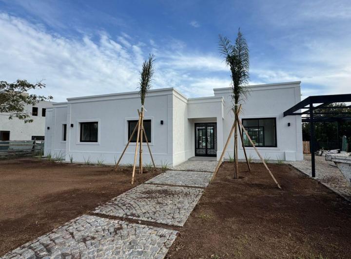 Casa · 180m² · 4 Ambientes · 1 Cochera