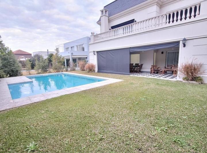 Casa · 280m² · 5 Ambientes · 2 Cocheras