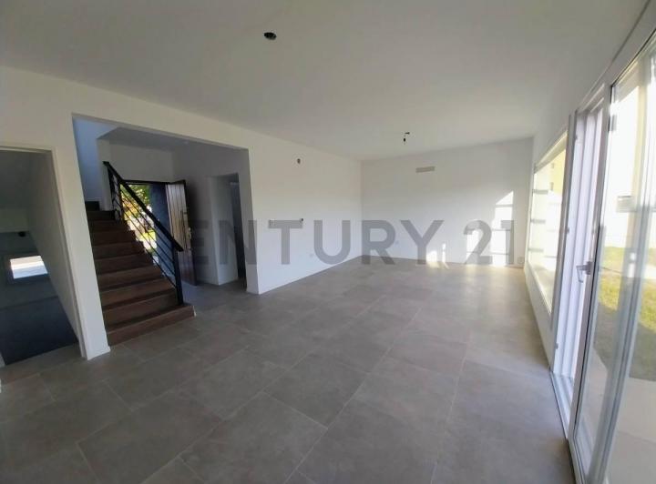 Casa · 146m² · 5 Ambientes · 3 Cocheras