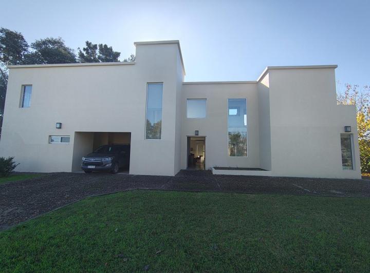 Casa · 295m² · 5 Ambientes · 1 Cochera