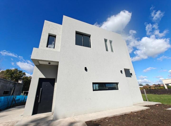 Casa · 170m² · 5 Ambientes · 2 Cocheras