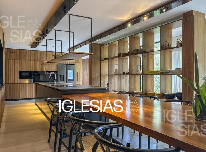 Casa · 810m² · 10 Ambientes · 4 Cocheras