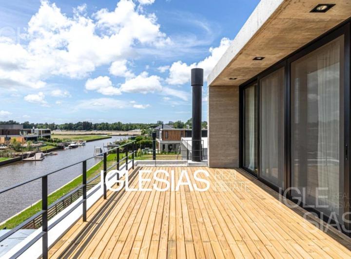 Casa · 540m² · 7 Ambientes · 2 Cocheras
