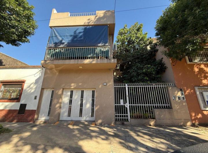 Casa · 212m² · 5 Ambientes · 1 Cochera