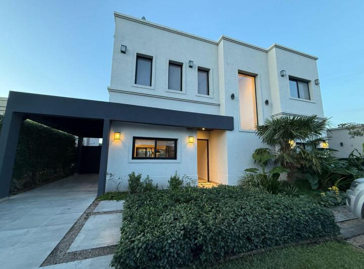 Casa · 315m² · 6 Ambientes · 1 Cochera