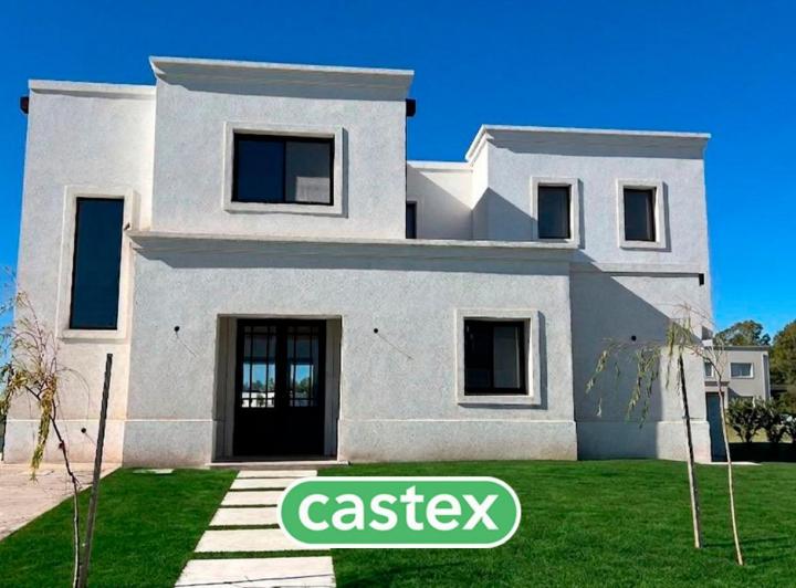 Casa · 230m² · 6 Ambientes · 4 Cocheras