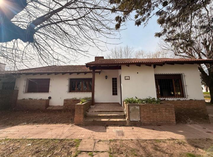 Casa · 200m² · 7 Ambientes · 2 Cocheras