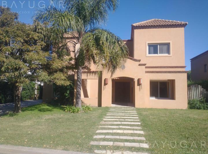 Casa · 270m² · 6 Ambientes · 2 Cocheras
