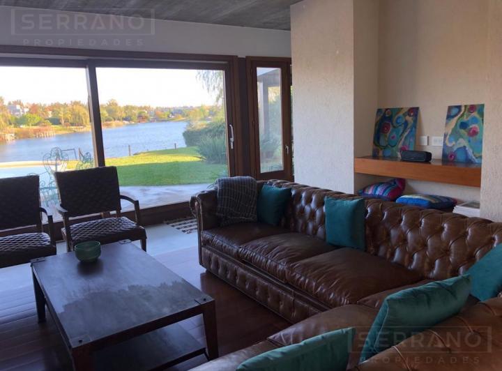 Casa · 224m² · 5 Ambientes · 2 Cocheras