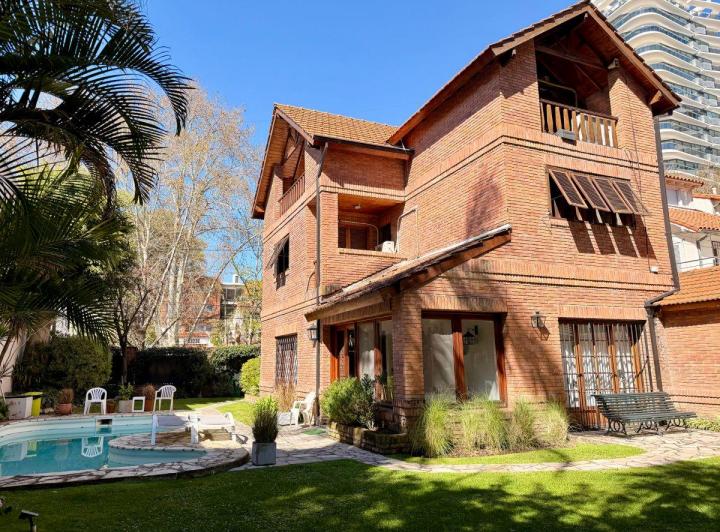 Casa · 446m² · 7 Ambientes · 2 Cocheras