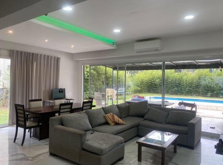 Casa · 201m² · 5 Ambientes · 2 Cocheras