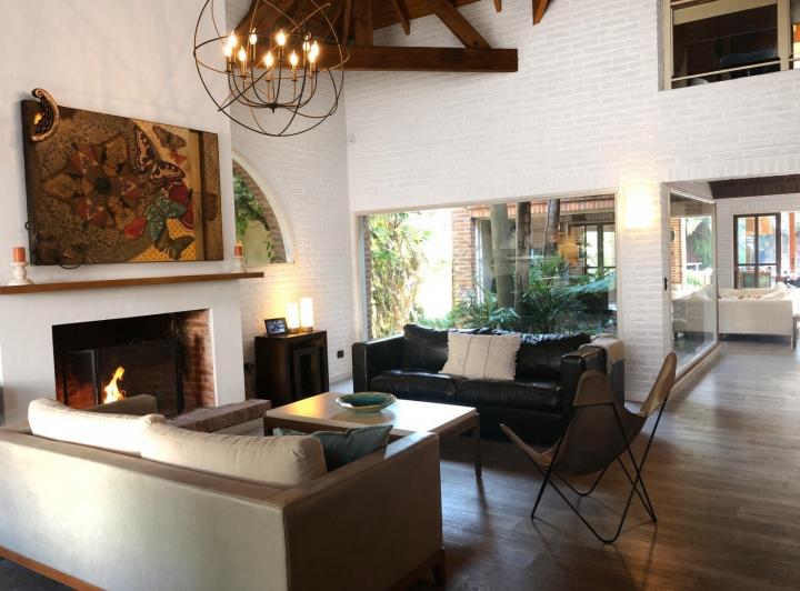 Casa · 358m² · 7 Ambientes · 2 Cocheras