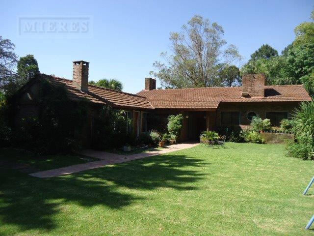 Casa · 220m² · 4 Ambientes · 1 Cochera
