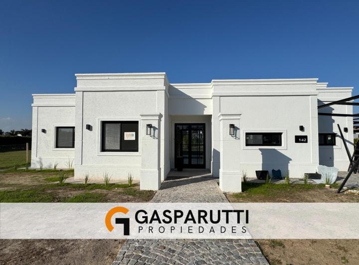 Casa · 184m² · 5 Ambientes · 4 Cocheras