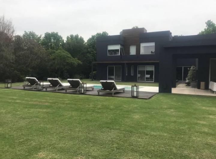 Casa · 430m² · 5 Ambientes · 1 Cochera