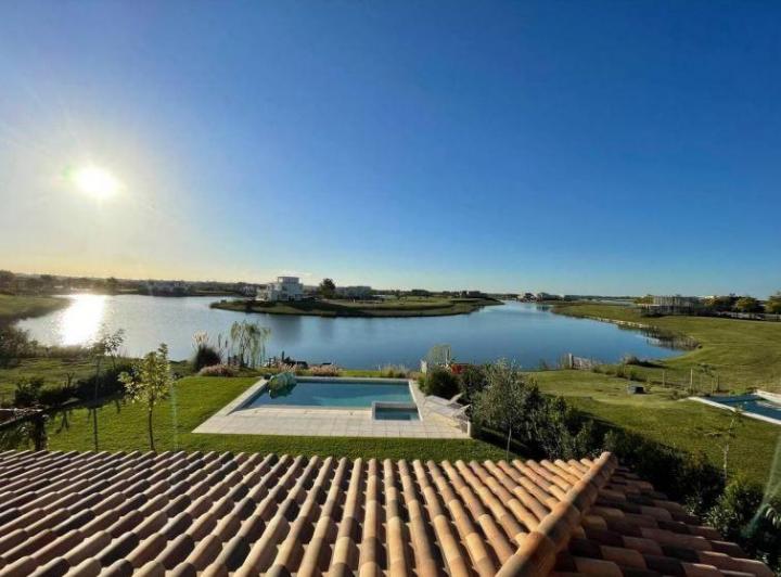Casa · 280m² · 6 Ambientes