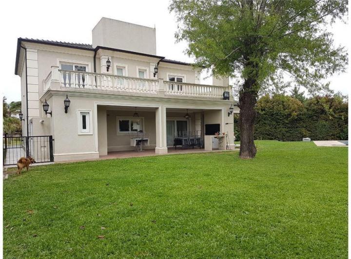 Casa · 300m² · 6 Dormitorios