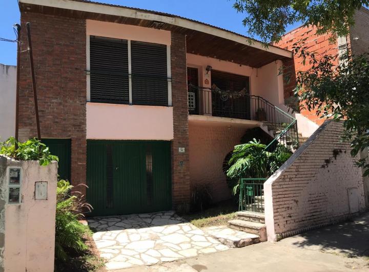 Casa · 357m² · 7 Ambientes · 4 Cocheras