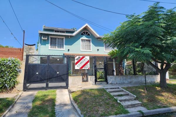 Casa · 245m² · 5 Ambientes · 3 Cocheras