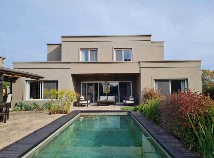 Casa · 472m² · 5 Ambientes · 2 Cocheras