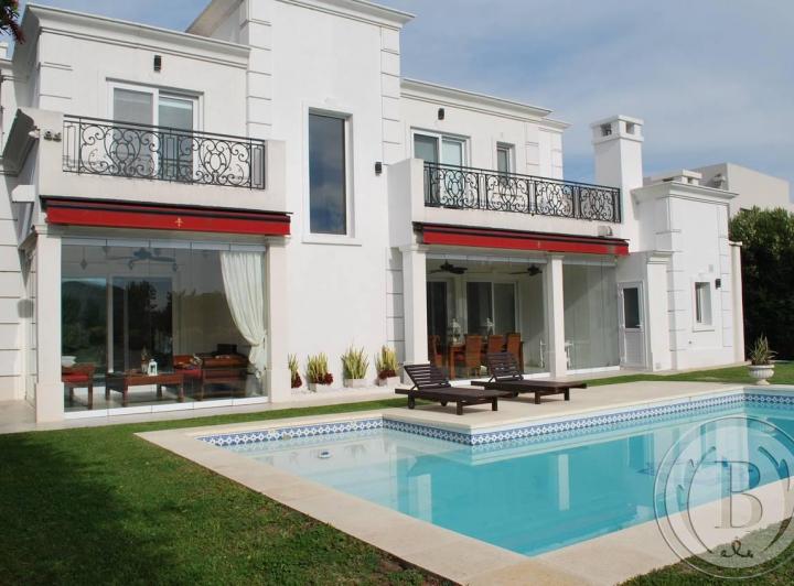 Casa · 400m² · 5 Ambientes