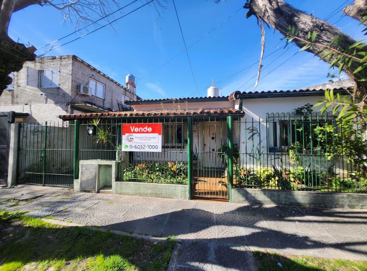 Casa · 200m² · 6 Ambientes · 1 Cochera