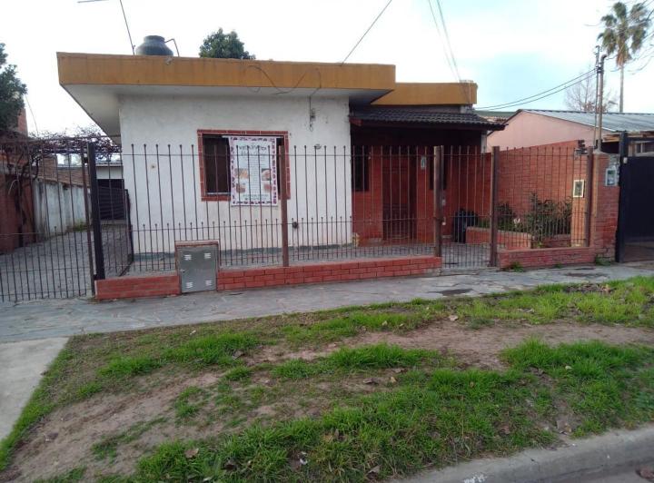 Casa · 150m² · 5 Ambientes · 4 Cocheras