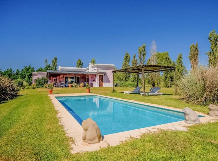 Casa · 300m² · 5 Ambientes · 2 Cocheras